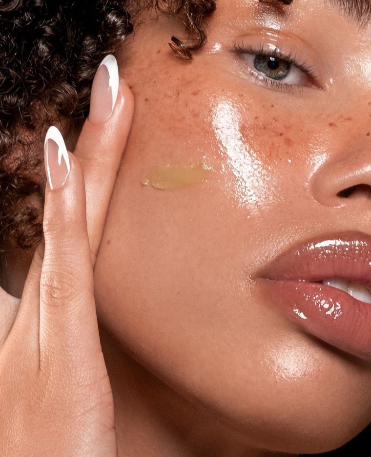 Best Natural Facial Oils for Glowing Skin & Their&nbsp;Benefits